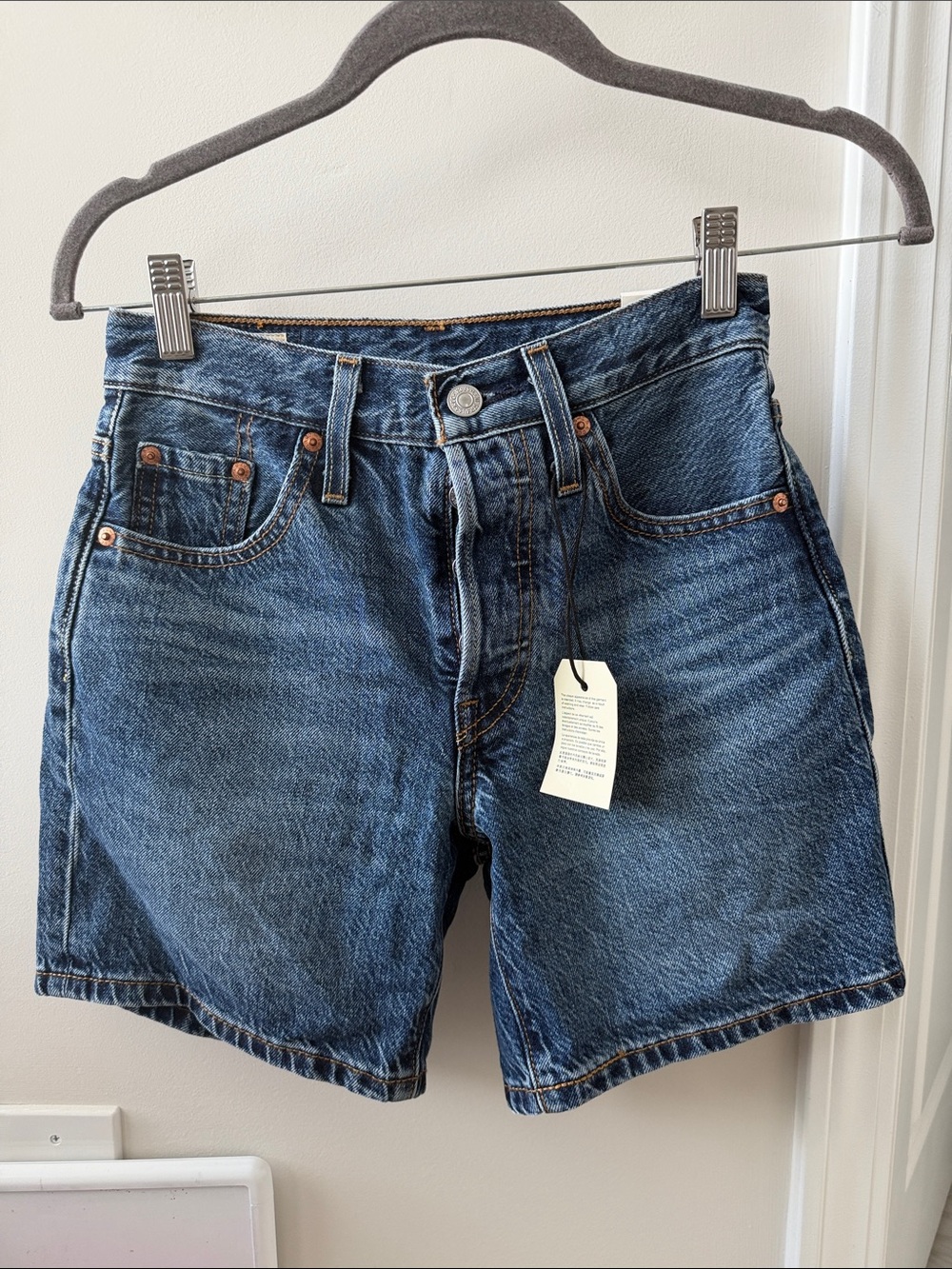 Levi Mid Thigh 501 Shorts
